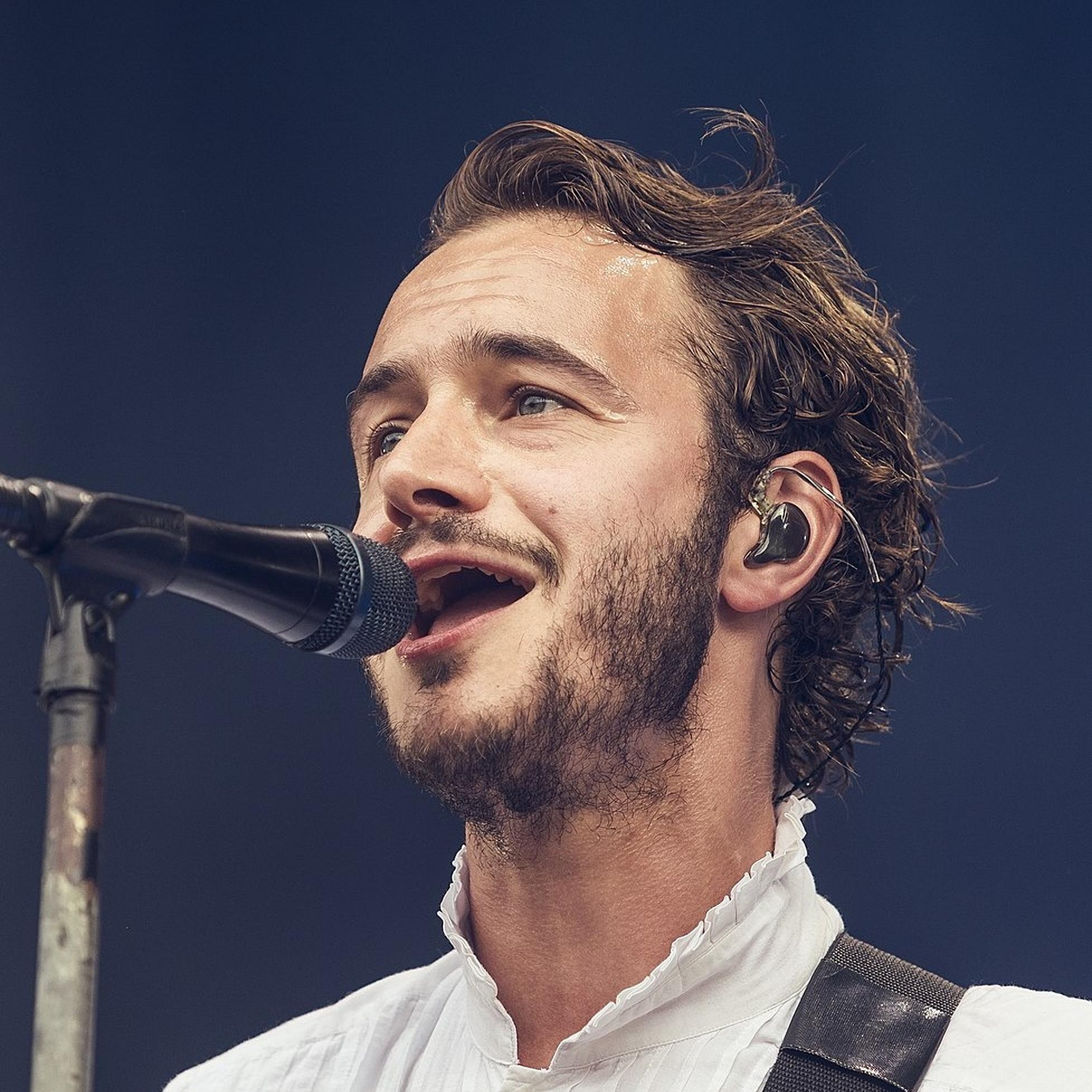 Tom Smith live